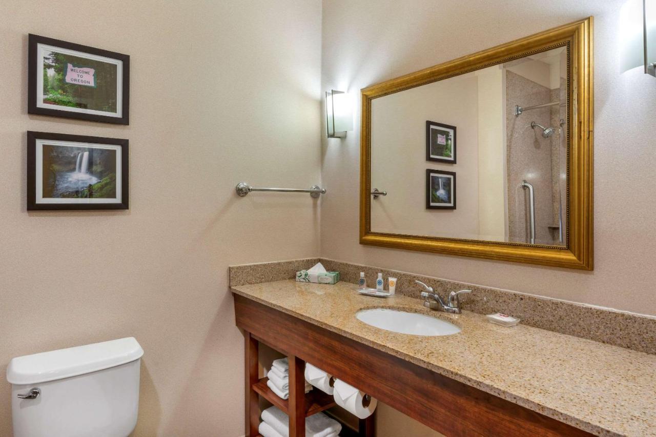Comfort Suites Eugene Esterno foto