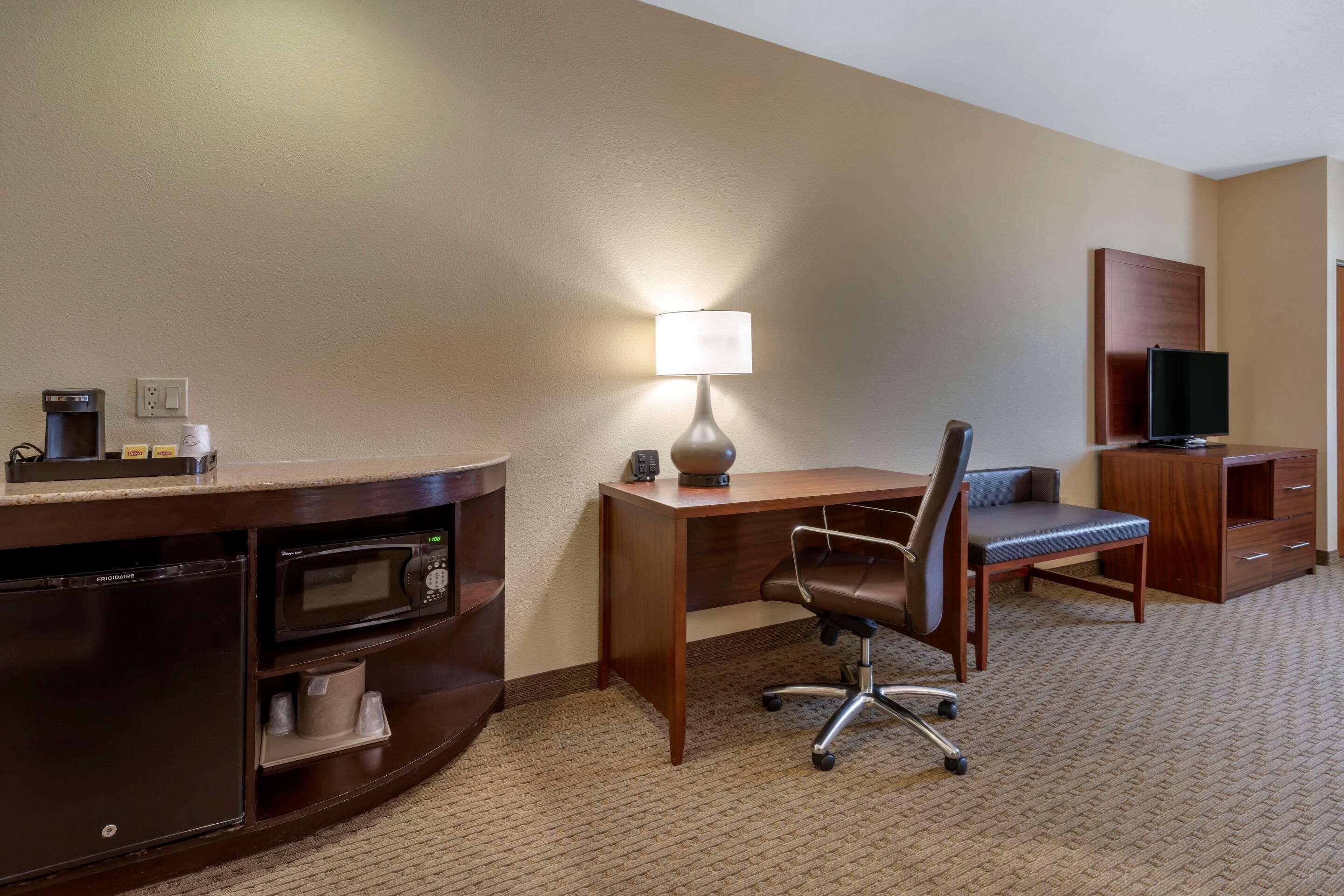 Comfort Suites Eugene Esterno foto