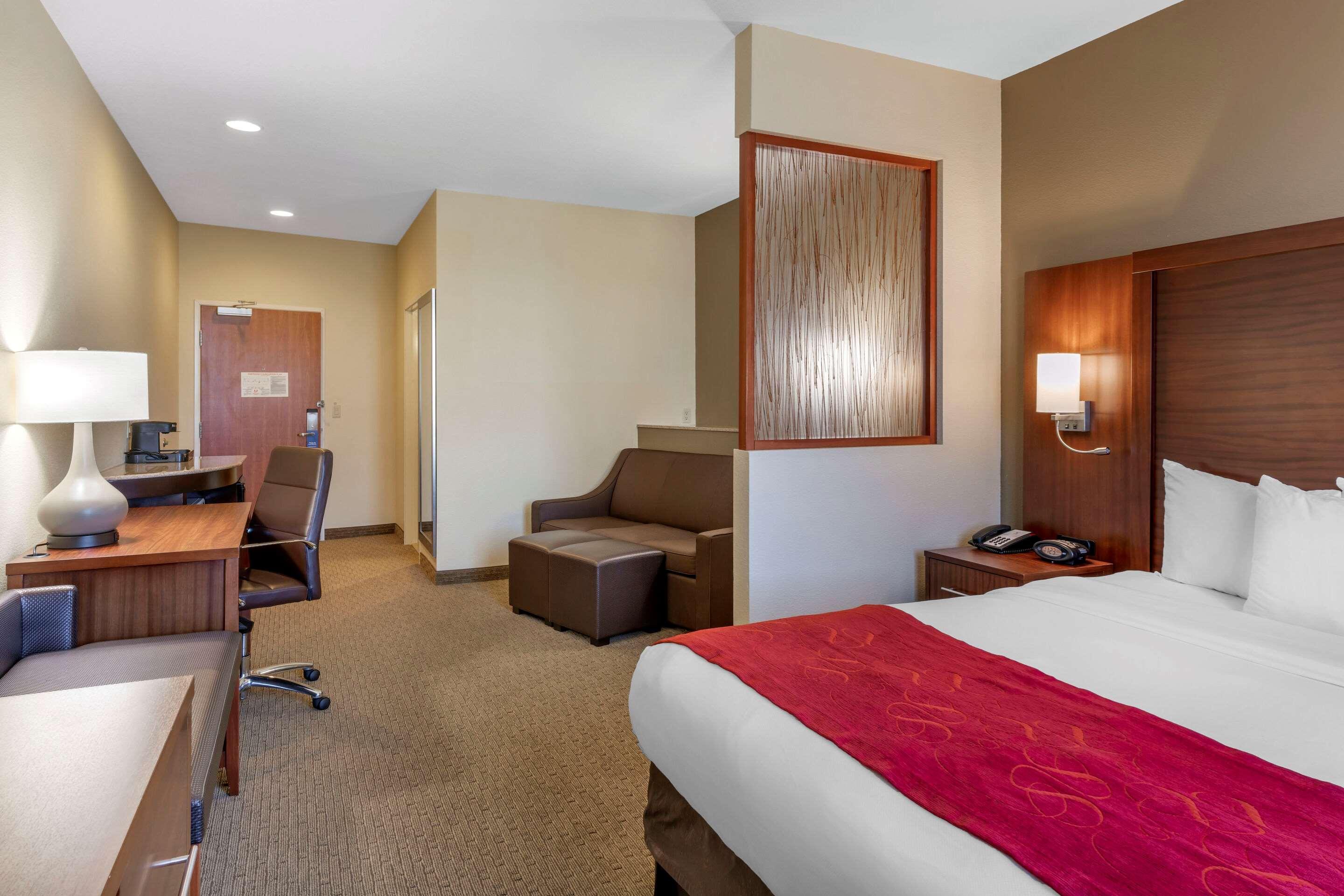 Comfort Suites Eugene Esterno foto